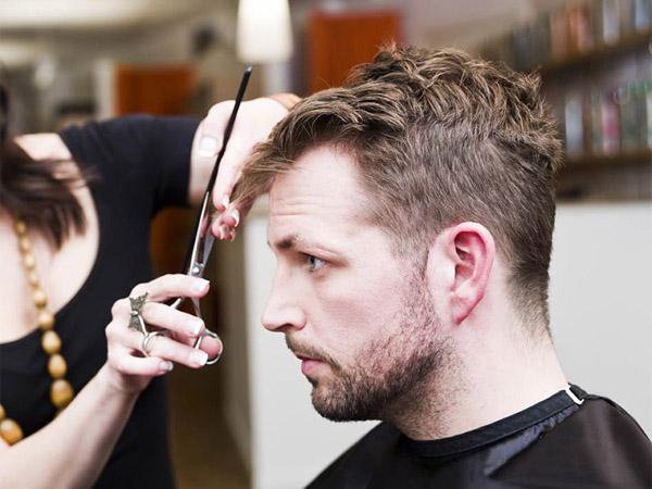 Как выпрямить кудрявые волосы для мужчин