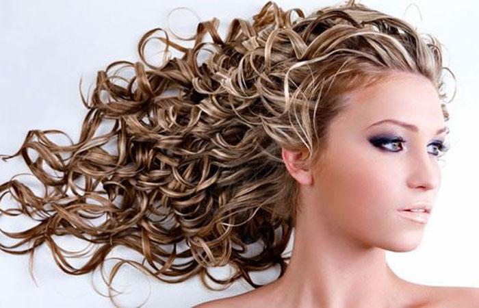 Эффект химии на волосах в домашних. Процедура мокрой завивки. Химическая завивка на короткие волосы