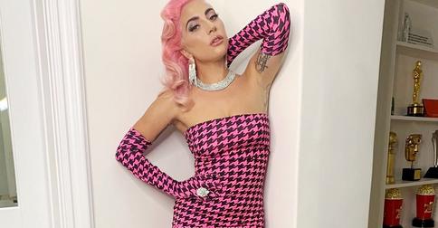 «Жизнь в розовом цвете»: Леди Гага удивила новым образом 